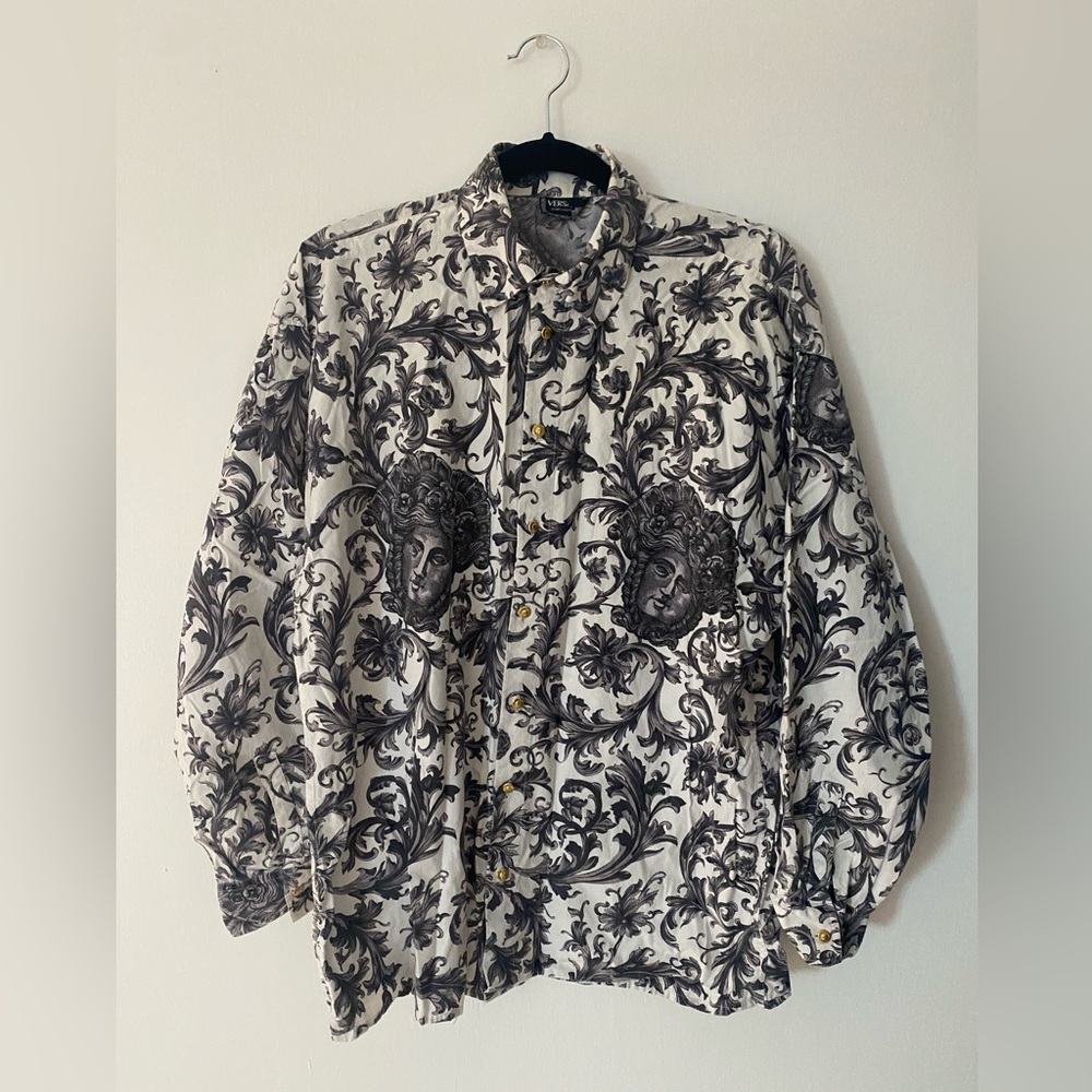 Vintage 90’s Medusa Versace men / unisex oversized shirt SMALL